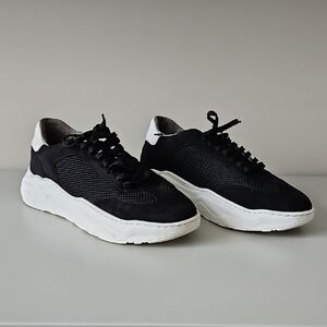 ARNE - Black and White Minimalist Sneakers - Mens 9 US